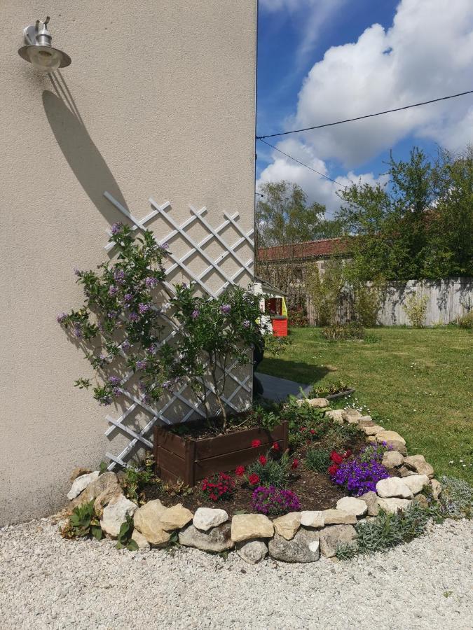 Gite 4 Etoiles Avec Hebergement Insolite - 10 Personnes Foussais Екстериор снимка